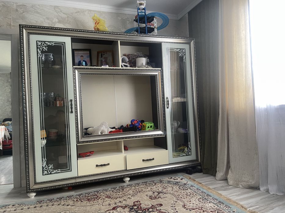 Продается стенка горка для гостиной!