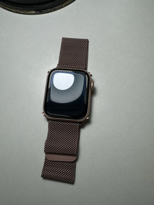 Продаю Apple watch se 40mm