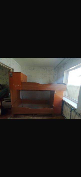 Двух яросная кровать б/у