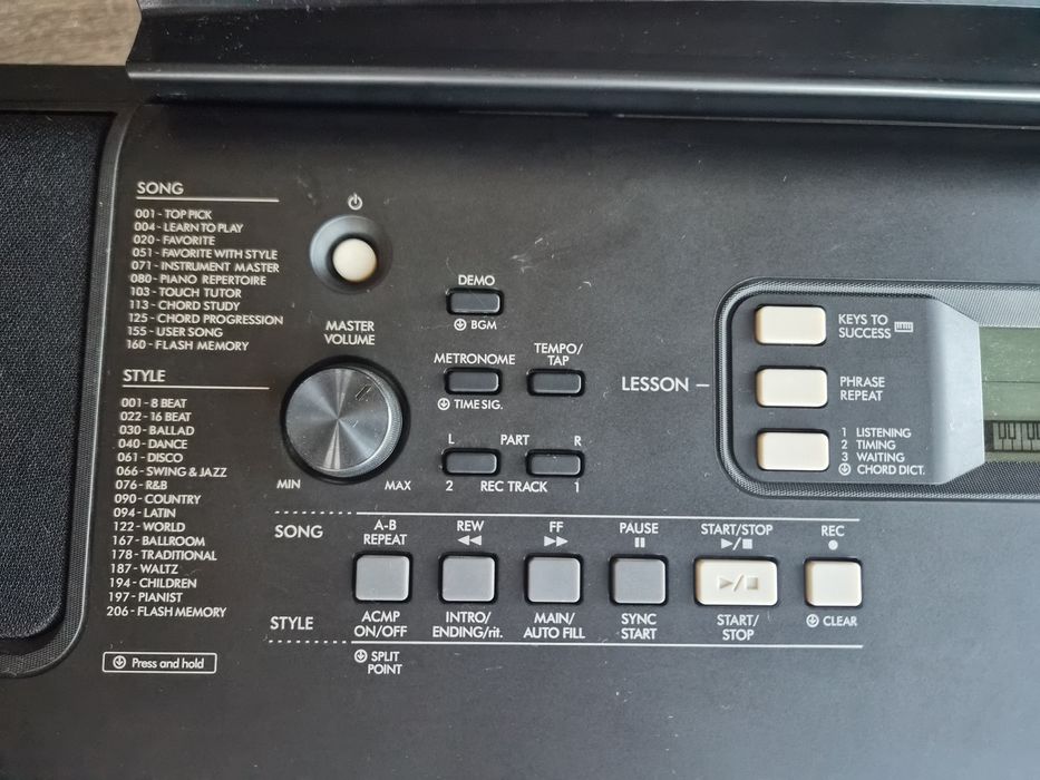 Синтезатор YAMAHA PSR E-373