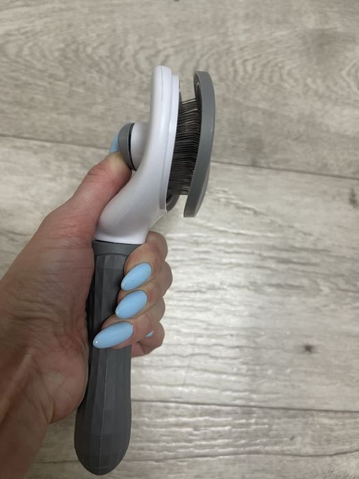 Продаётся расческа для длинношерстных кошек и собак