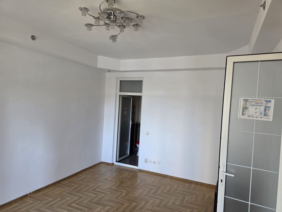 Apartament spațios, luminos, compus din 4 camere, situat in vila, et. 2, 110 mp, supraveghere video