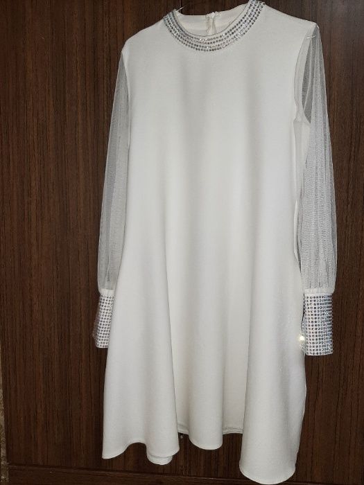 Продается платье. Новое с этикеткой. 44 размер. 15000 тенге.