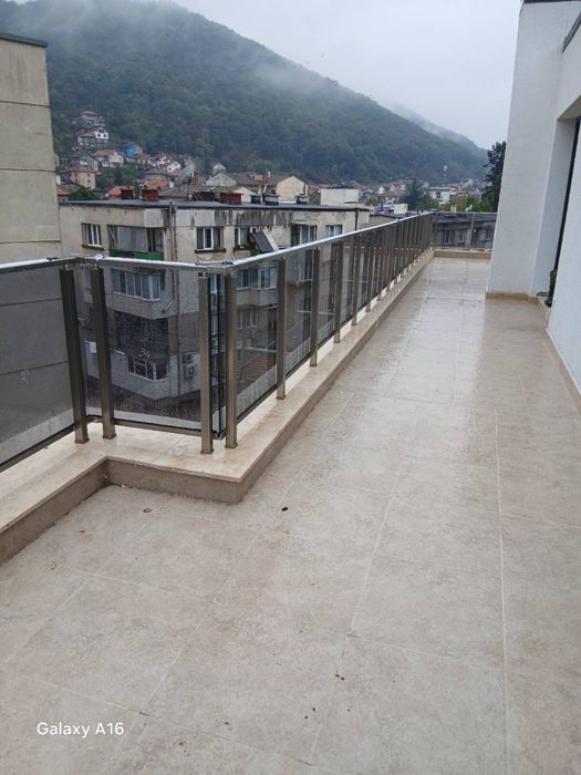 Алуминиеви и стъклени парапети – изработка и монтаж | Високо качество