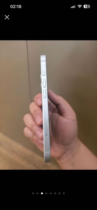 Телефон iPhone 17 белый