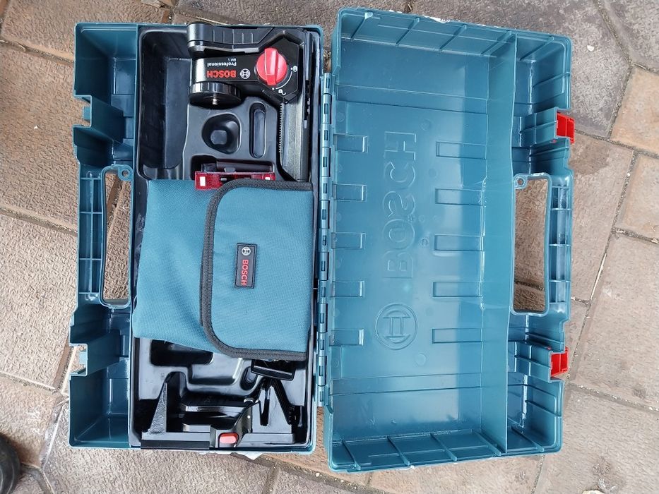 Laser BOSCH GLL 3-80  ca și nou cu 16 linii