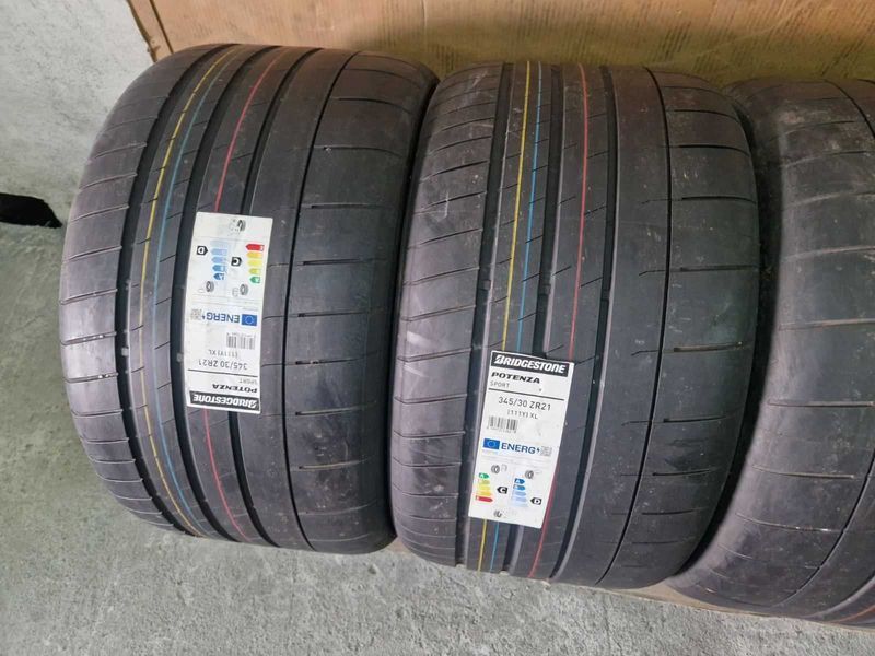 4 Bridgestone R21 345/30
нови летни гуми DOT1624
