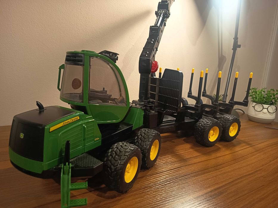 John Deere 1210E горска техника