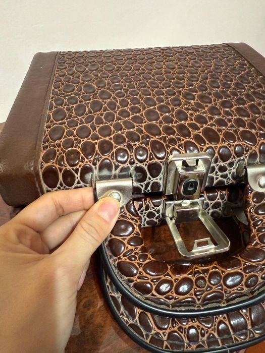 Кожаная сумка...