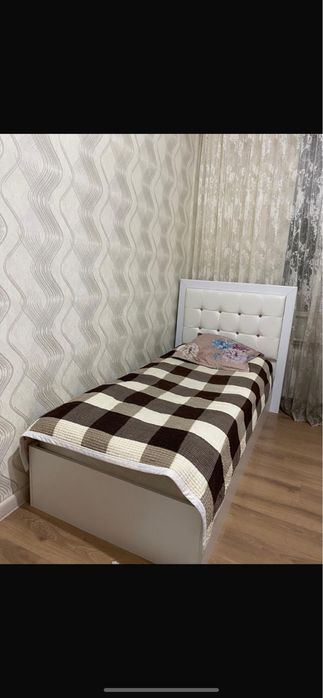 Кровать с матрасом