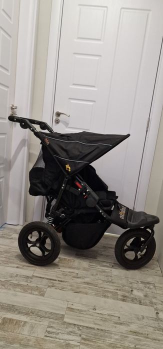 Out n about количка