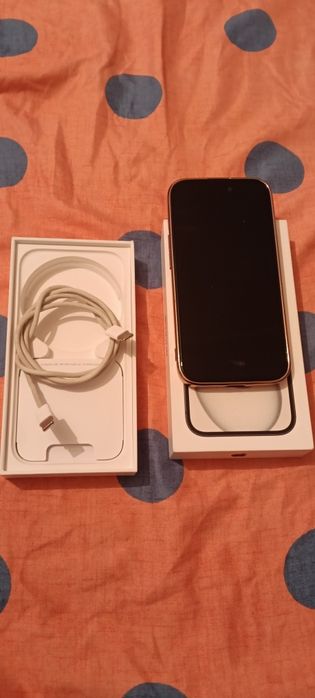 Vând urgent iPhone 15 că nou bateria 94 preț 2000 lei urgent