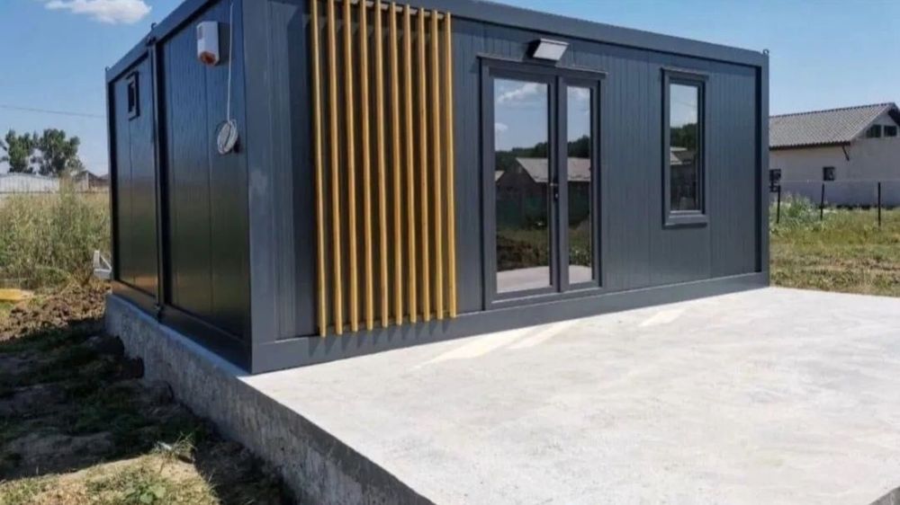 Vand containere modulare pentru spatiu comercial