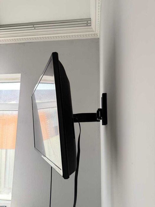 Телевизор Samsung работающий с кронштейном бу