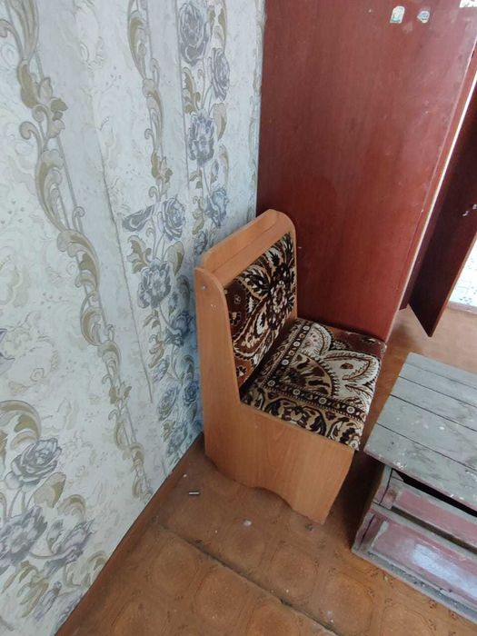 Отдам мебель для кухни даром: стул, скамья, шкафы и тумбочка