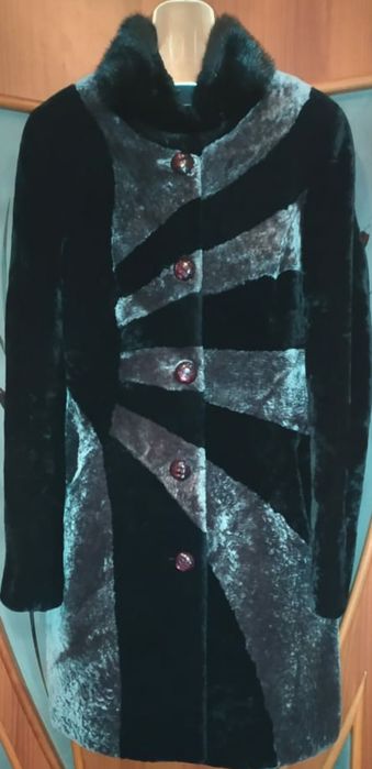 Продам женскую шубу