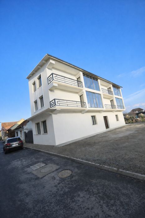 Apartamente noi de vanzare