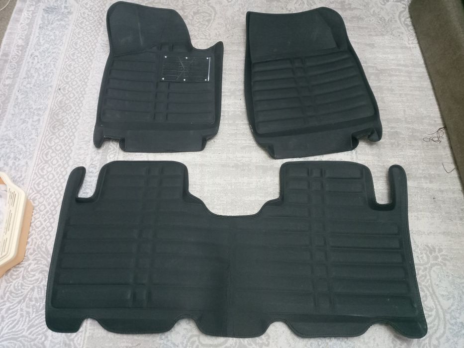 Полик на Leapmotor C16