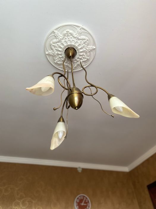 Люстра трехрожковая