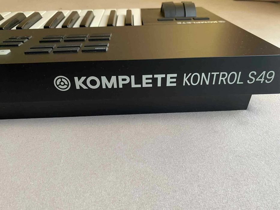 Native Instruments Komplete Kontrol S49 MK2 | Отлично състояние |