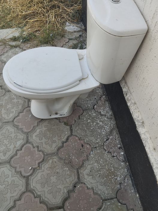 Унитаз с бачком продам 10000