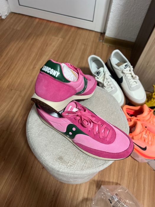 Обувки Saucony често нови