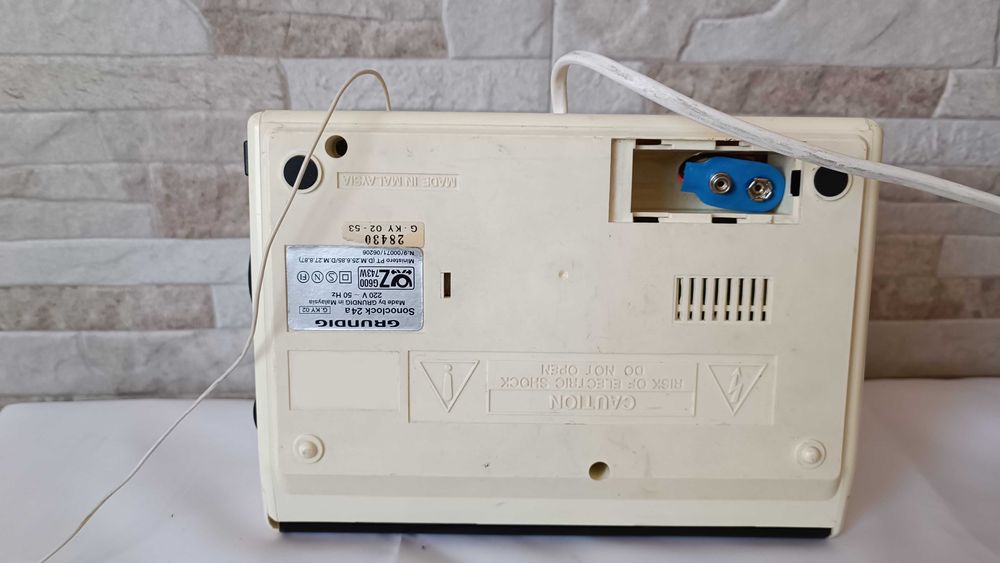 Радио - часовник - GRUNDIG sonoclock24 - 1983 год.