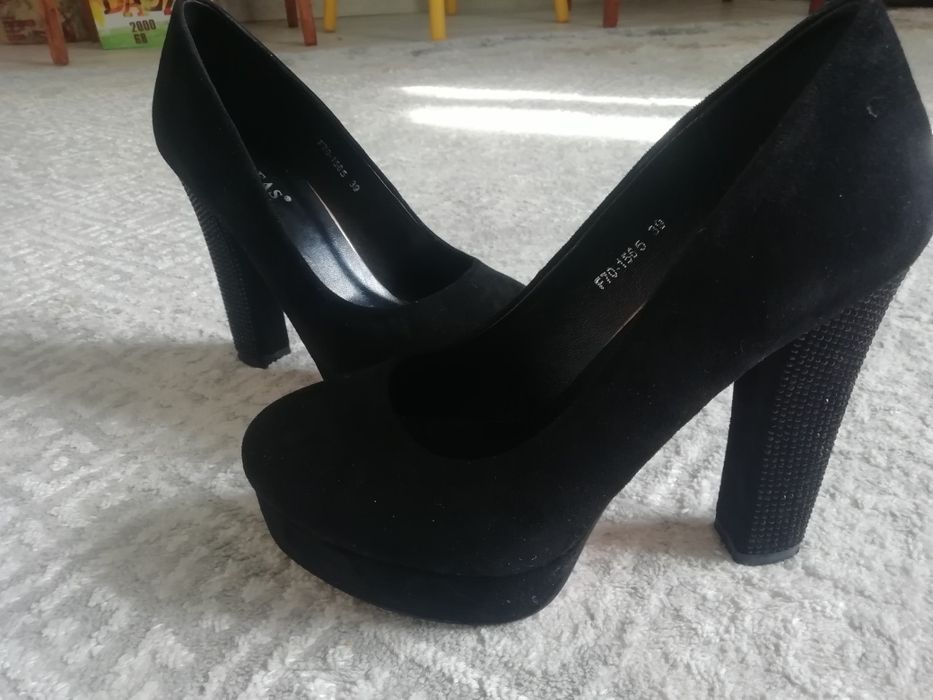 Туфли на каблуках