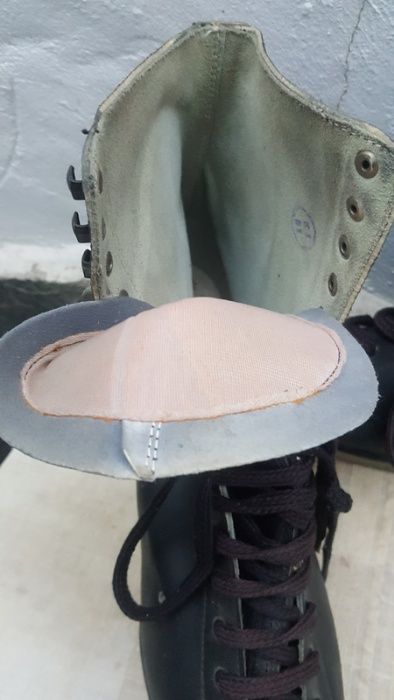 Стари кънки за лед -