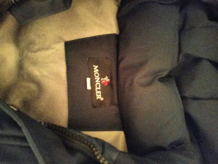 Продам пуховик зимний Moncler
