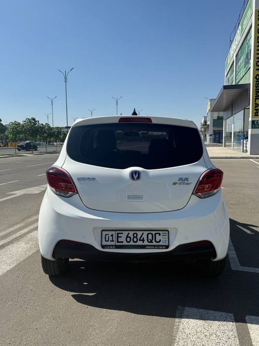 10000$ ben ben e star Toshkentda yurgan