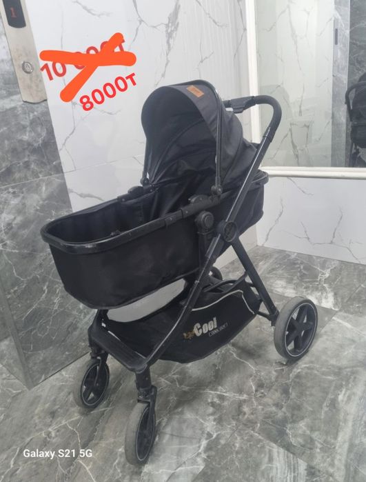 Продам 2 коляски Chicco и вторая черная и ходунки-трансформер