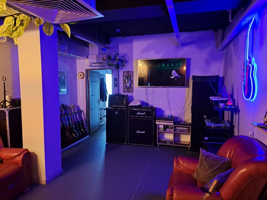 Уроки игры на гитаре, бас-гитаре, ударной установке, актёрском мастерс