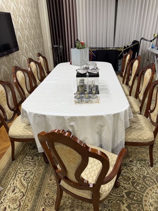 Шкаф,стол,стулья,трюмо