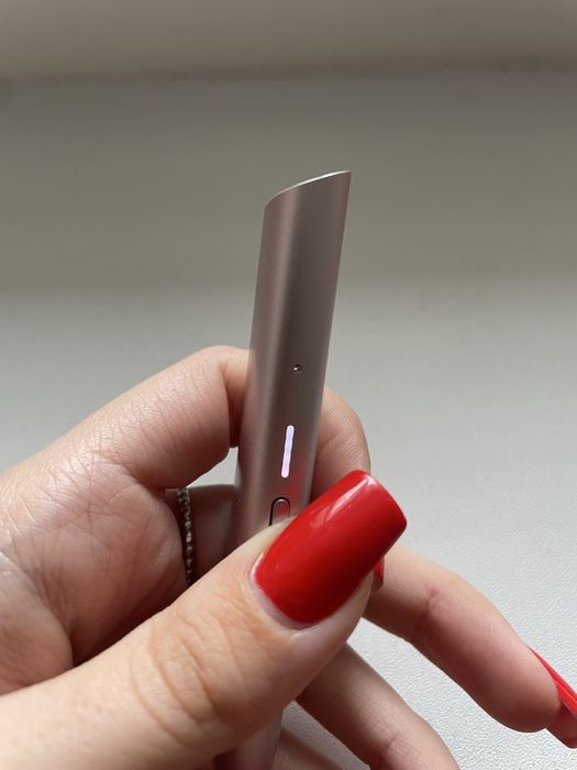 Kit dispozitiv IQOS ILUMA i + dispozitiv VEEV