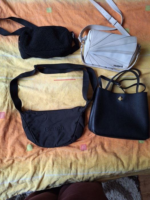 Продавам четири чанти +Подаръци