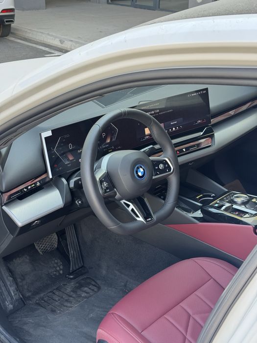 Bmw i5 40l 2025-yil 7.900yurgan 713km zapas kraska toza +Hud Tv harman