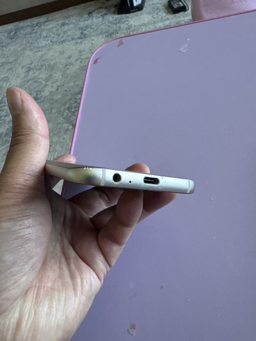 Продам телефон samsung A520