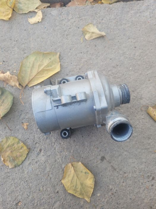 Электро Помпа бмв на запчасть