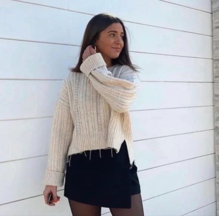 Pulover cu pietricele stralucitoare Zara