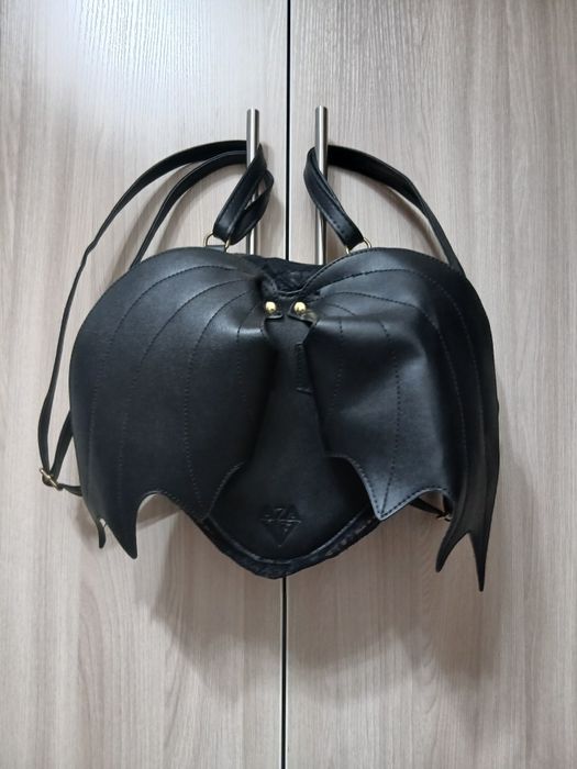 Продаётся сумка- рюкзак готический.