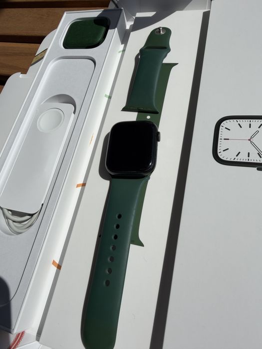 Apple Watch Series 7 45mm GPS Green Aluminum + Clover Sport Band
