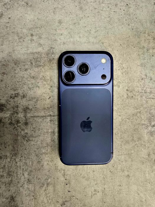 Apple iPhone 17 Pro   256 GB  100%   Z-8420