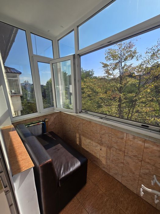 PF vând ap 3 camere ultracentral Tg.Cucu