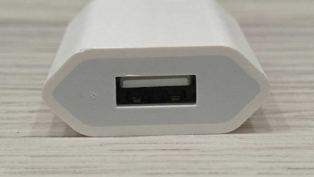 Адаптер питания Apple A1400