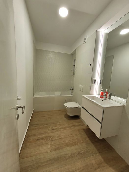Garsonieră modernă de închiriat / Novum 56 / Încălzire în pardoseală / 7 min Metrou Gorjului / Lângă Parcul Liniei
500 EUR