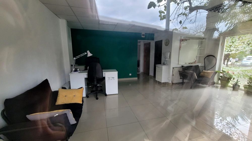 Inchiriez spatiu comercial