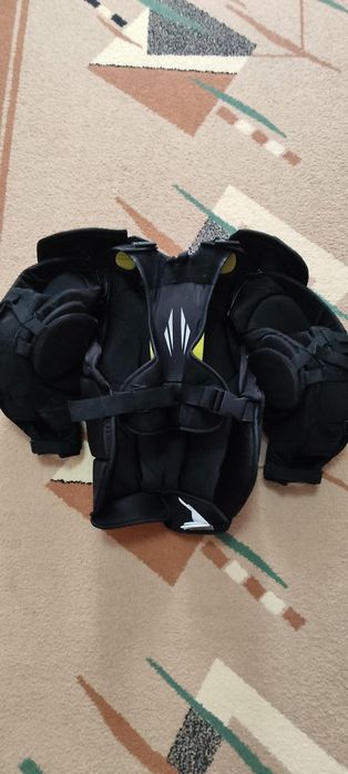 Продам вратарский нагрудник