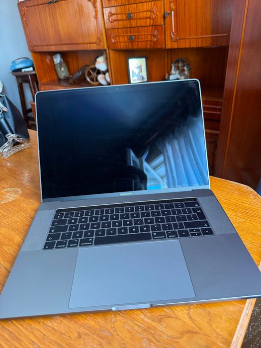 Laptop MacBook Pro 2017 15’,i7,256gb,touchbar