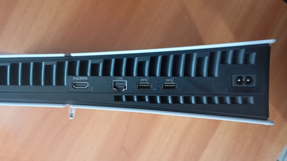 PS5 Digital 825GB cu Două Manete